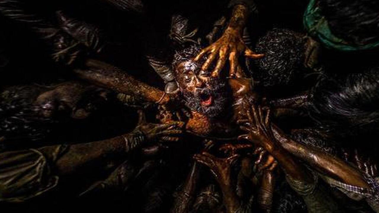 Jallikattu (2019, Malayalam)
Loosely based on Kerala village folklore, the film revolves around the chaos unleashed when a buffalo escapes during a festival, reflecting cultural rituals, superstitions, and human-animal folklore